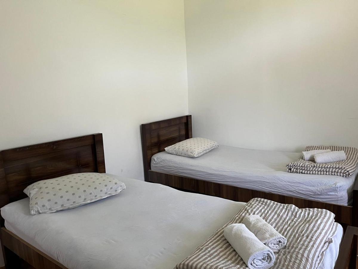 Guest House Oasis - Tvishi Buitenkant foto