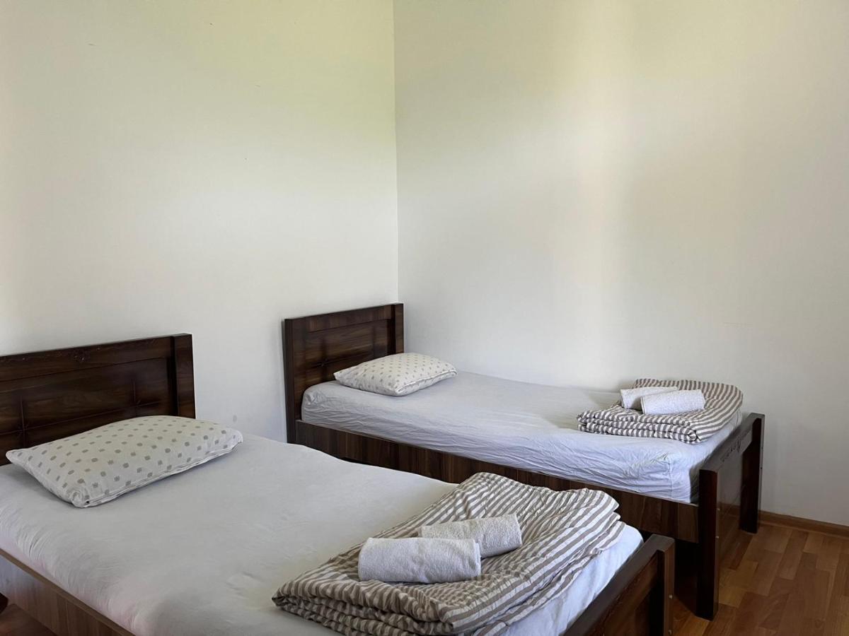 Guest House Oasis - Tvishi Buitenkant foto