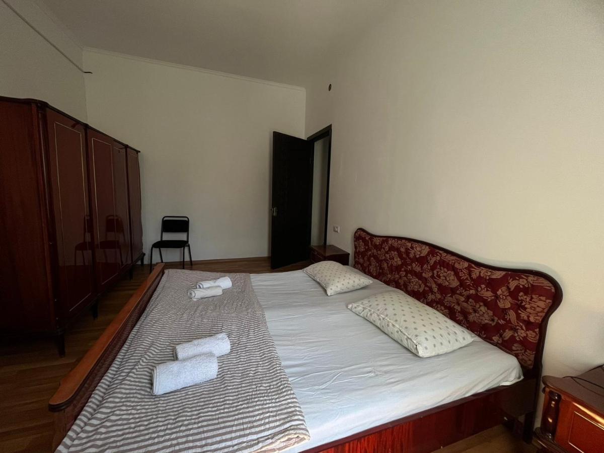 Guest House Oasis - Tvishi Buitenkant foto