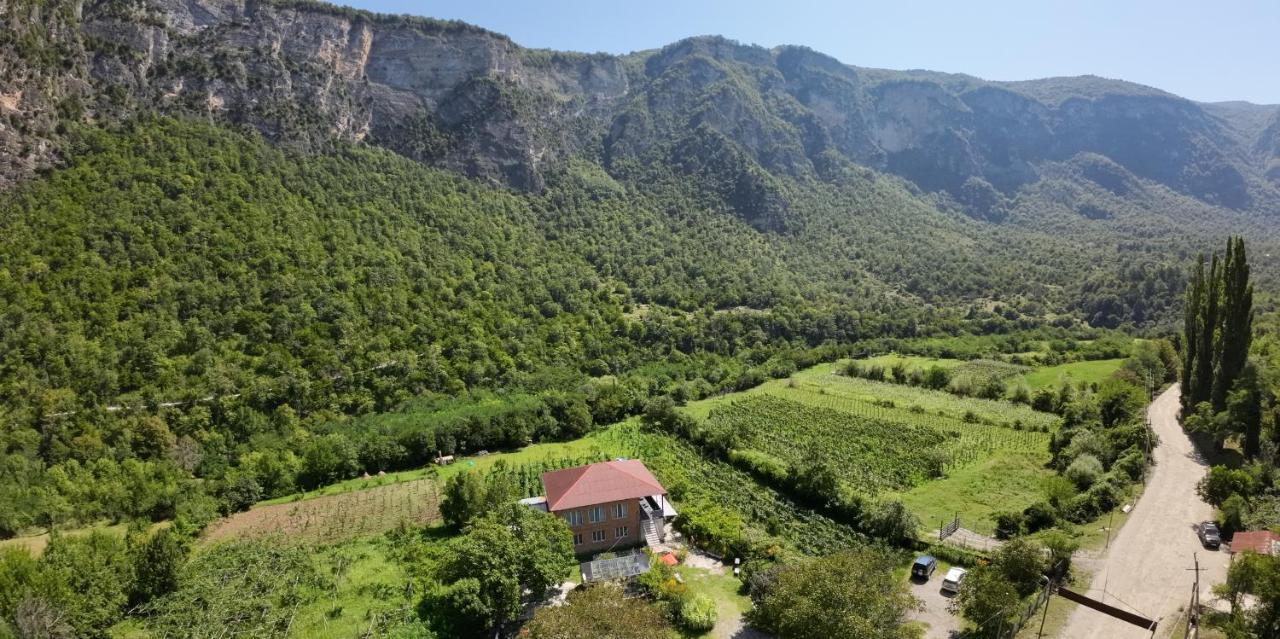 Guest House Oasis - Tvishi Buitenkant foto